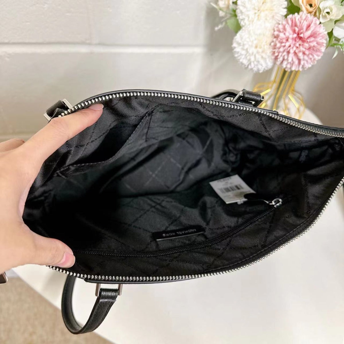Michael Kors 35TOSCFT3B Charlotte Top Zip Tote MK Signature Shoulder Bag IN Black Michael Kors 35TOSCFT3B Charlotte Top Zip Tote MK Signature Shoulder Bag IN Black